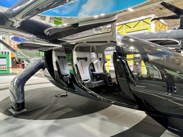 See Inside the New Electric Aircraft United Will Launch in 2025 - Business  Insider