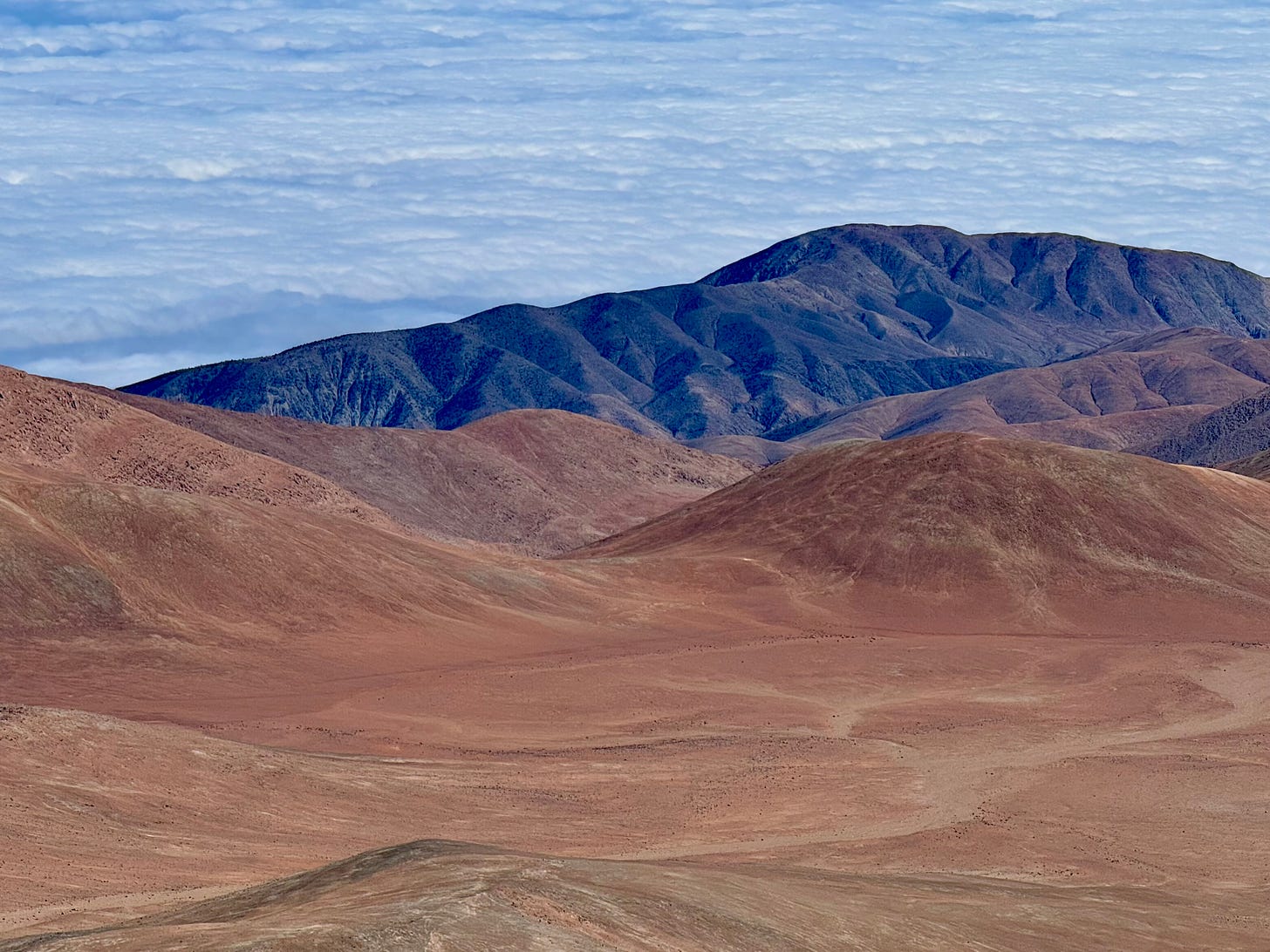 Desierto en Cerro Paranal sobre un mar de nubes. Antofagasta. Foto propia.