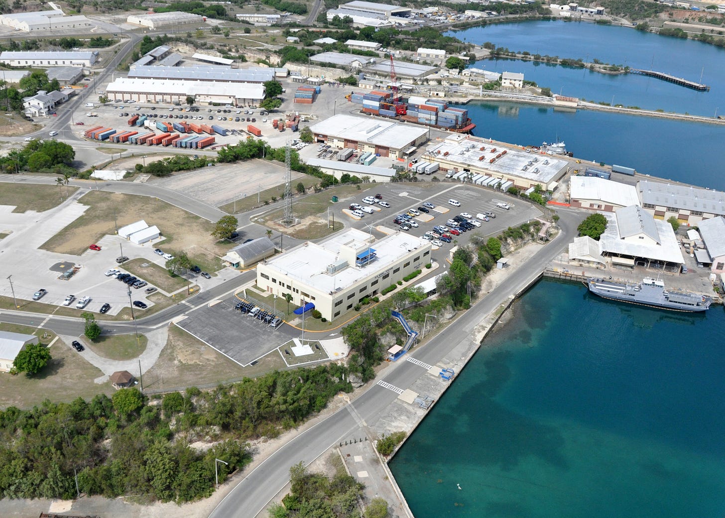 Guantanamo Bay Naval Base - Wikipedia