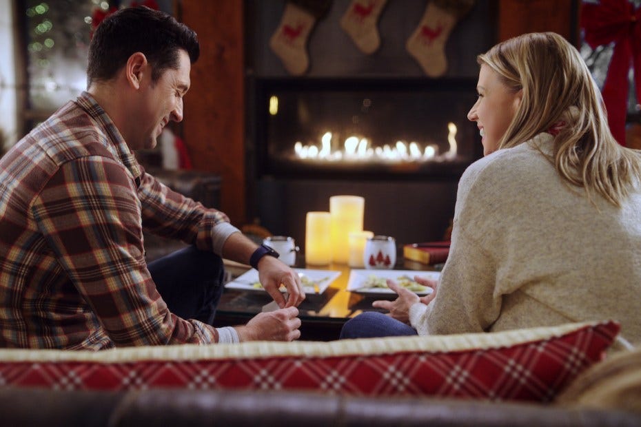 A Cozy Christmas Inn on Hallmark (2022) Starring Jodie Sweetin - TV Movie  Vaults