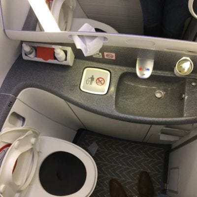 Air Canada Signature Class τουαλέτα