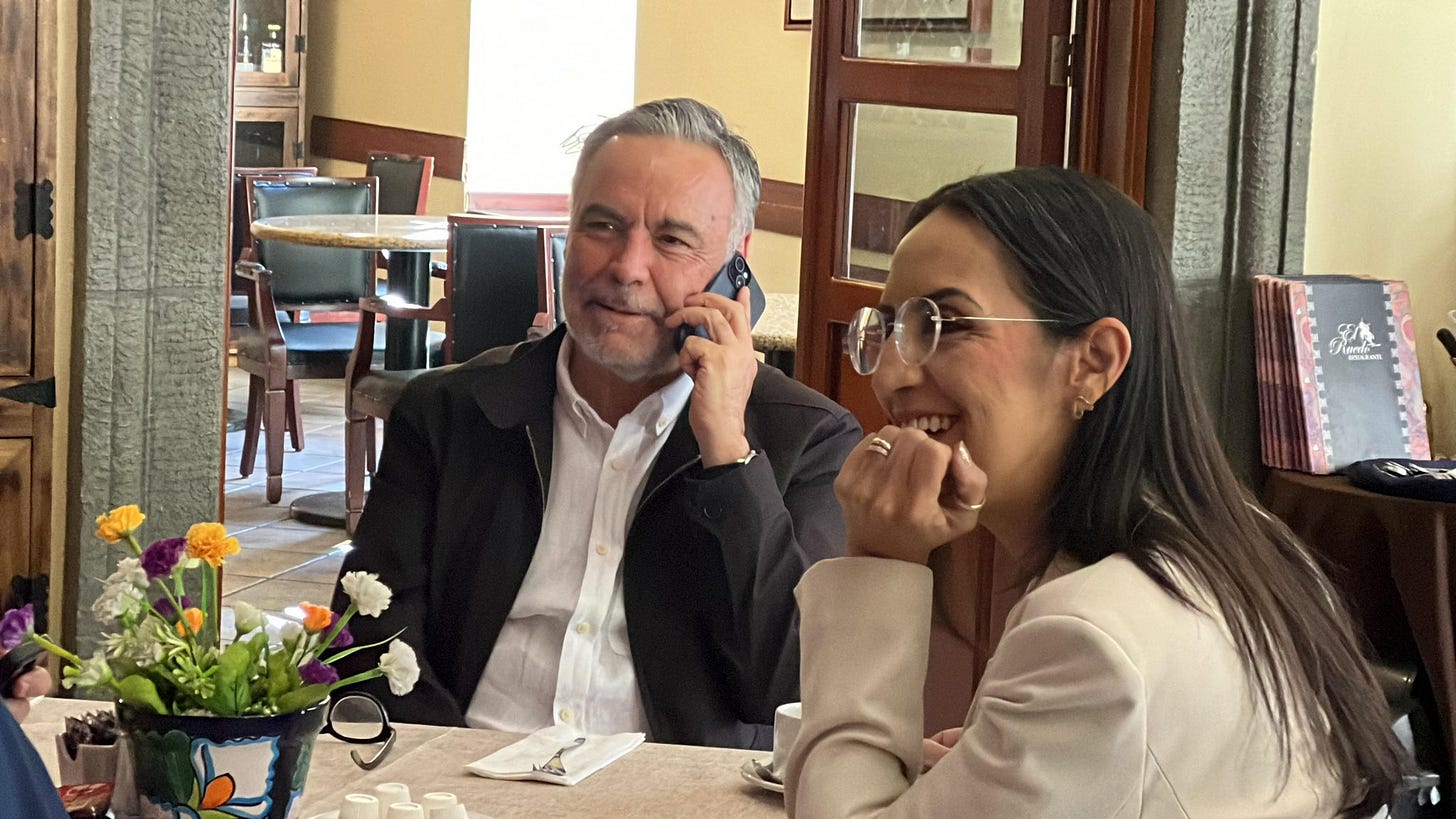 El diputado federal Alfonso Ramírez Cuéllar y Laura Imelda Pérez Segura, presidenta municipal de Tlaquepaque, ambos de Morena, en febrero pasado. Ambos impulsan reformas para aumentar la vigilancia y el control transporte terrestre de pasajeros foráneo. Foto: LauraImelPerezS / X https://x.com/LauraImelPerezS/status/1888419707755122961 El diputado federal Alfonso Ramírez Cuéllar y Laura Imelda Pérez Segura, presidenta municipal de Tlaquepaque, ambos de Morena, en febrero pasado. Ambos impulsan reformas para aumentar la vigilancia y el control transporte terrestre de pasajeros foráneo. Foto: LauraImelPerezS / X https://x.com/LauraImelPerezS/status/1888419707755122961