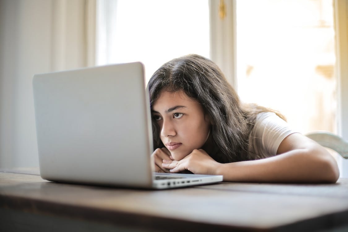 Free Young woman using laptop at home Stock Photo