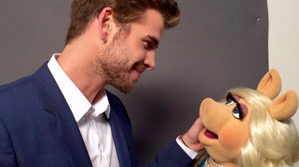 liam hemsworth with miss piggy 2015 gossip