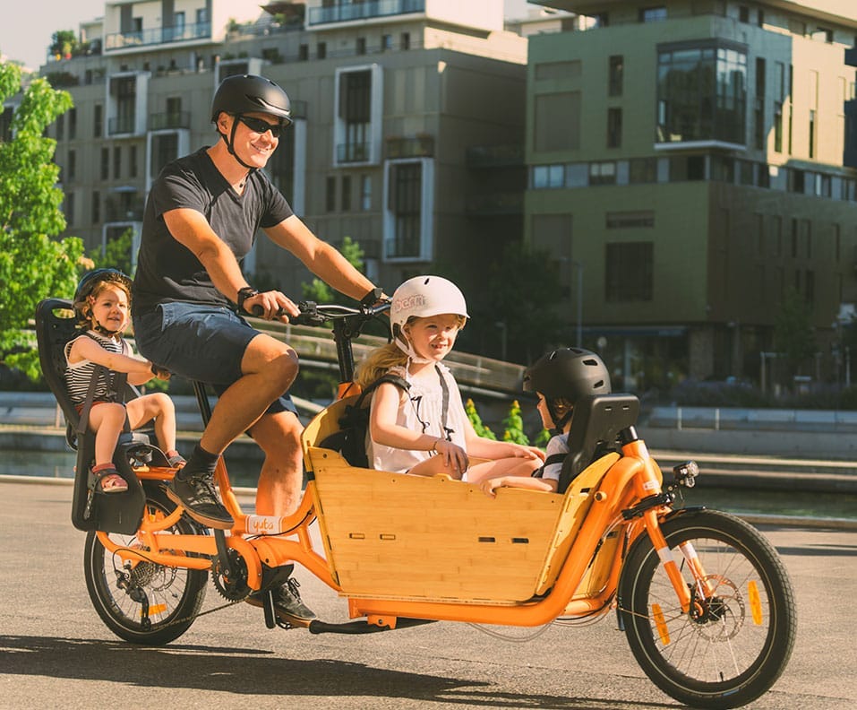 Yuba_bikes_supercargo_orange_landing_kids