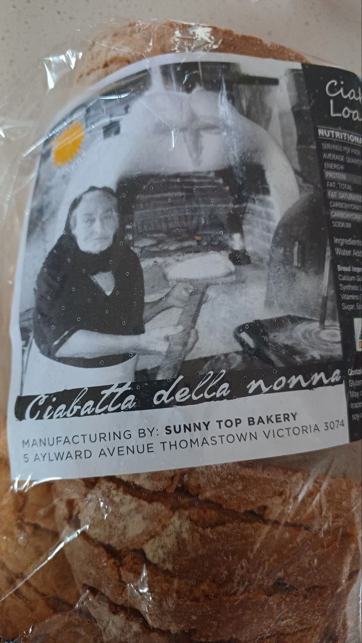 Una confezione di pane in cassetta chiamato "Ciabatta della nonna" e prodotto in Australia.