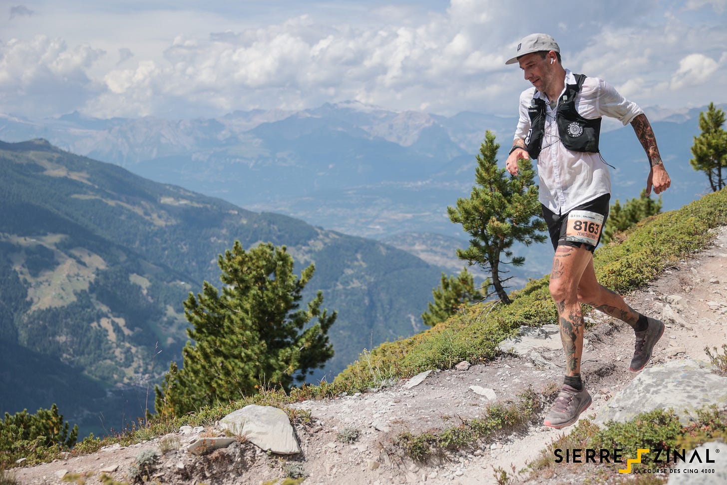 The author racing over a mountain range at Sierre-Zinal 2023
