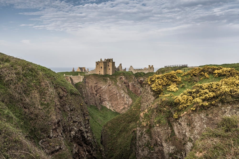 May be an image of castle and Arthur's Seat