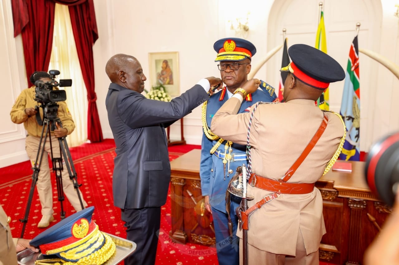 PRESIDENT RUTO SWEARS IN GENERAL OGOLLA AND LIEUTENANT GENERAL MWANGI AS  CDF AND VCDF – Ministry of Defence – Kenya