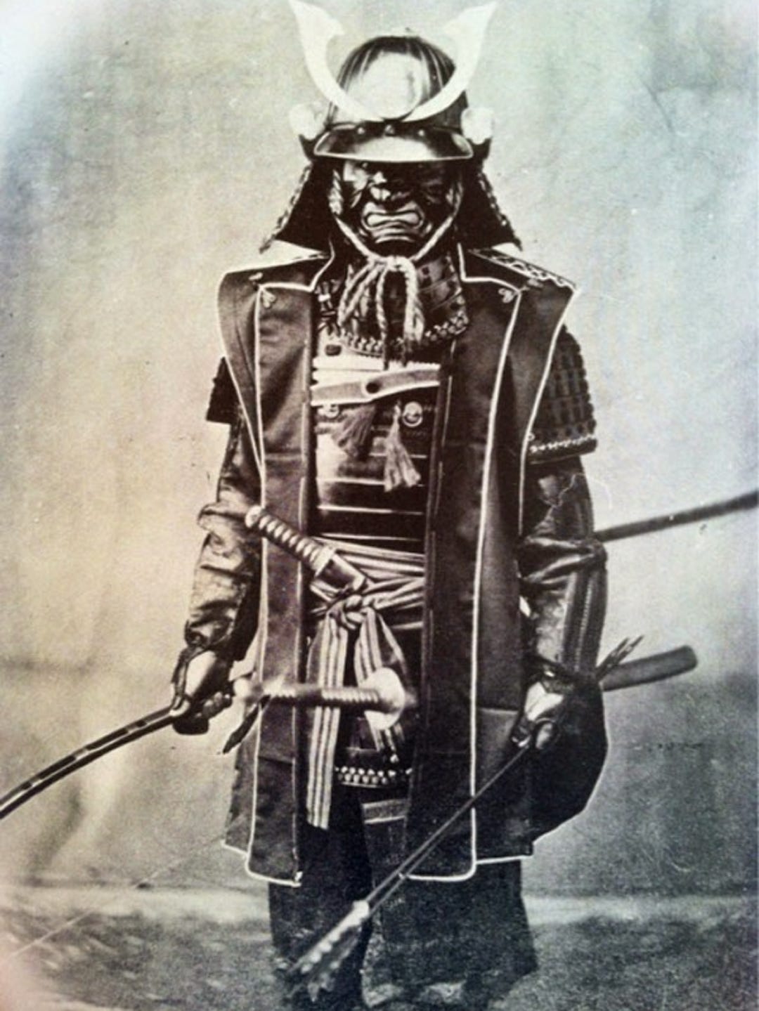 A Samurai in full armor and wearing Jinbaori (war coat), Photo by Felice  Beato, 1860s : r/OldSchoolCool