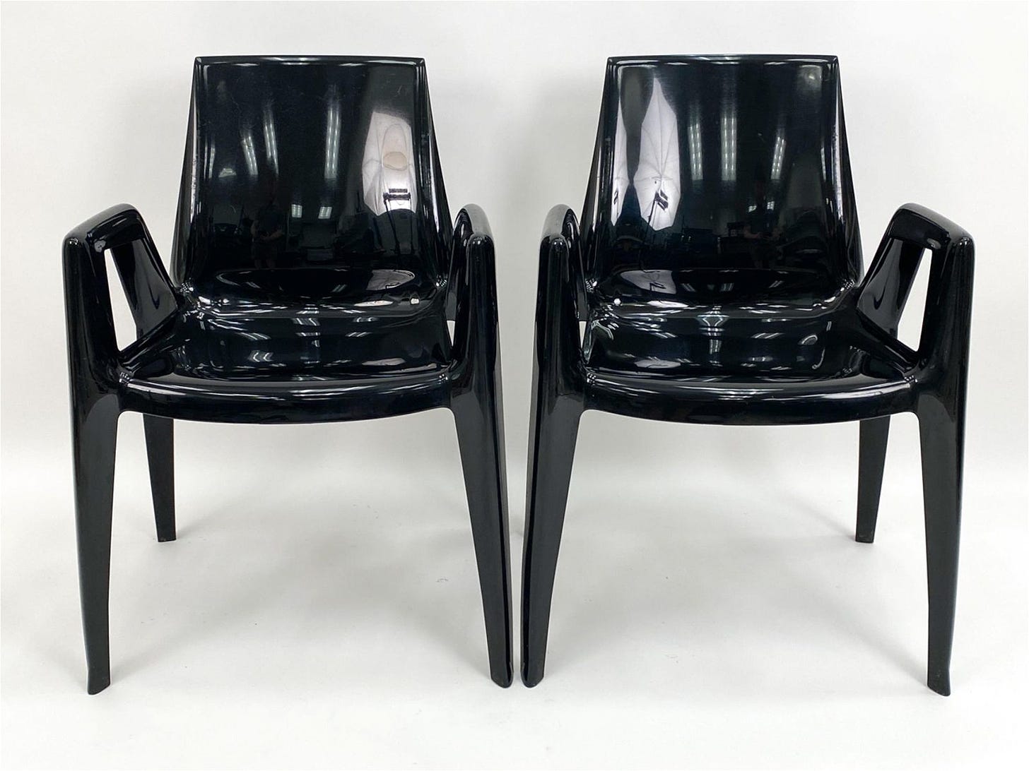 (2) HELLER MARIO BELLINI PLASTIC ARM CHAIRS - 4