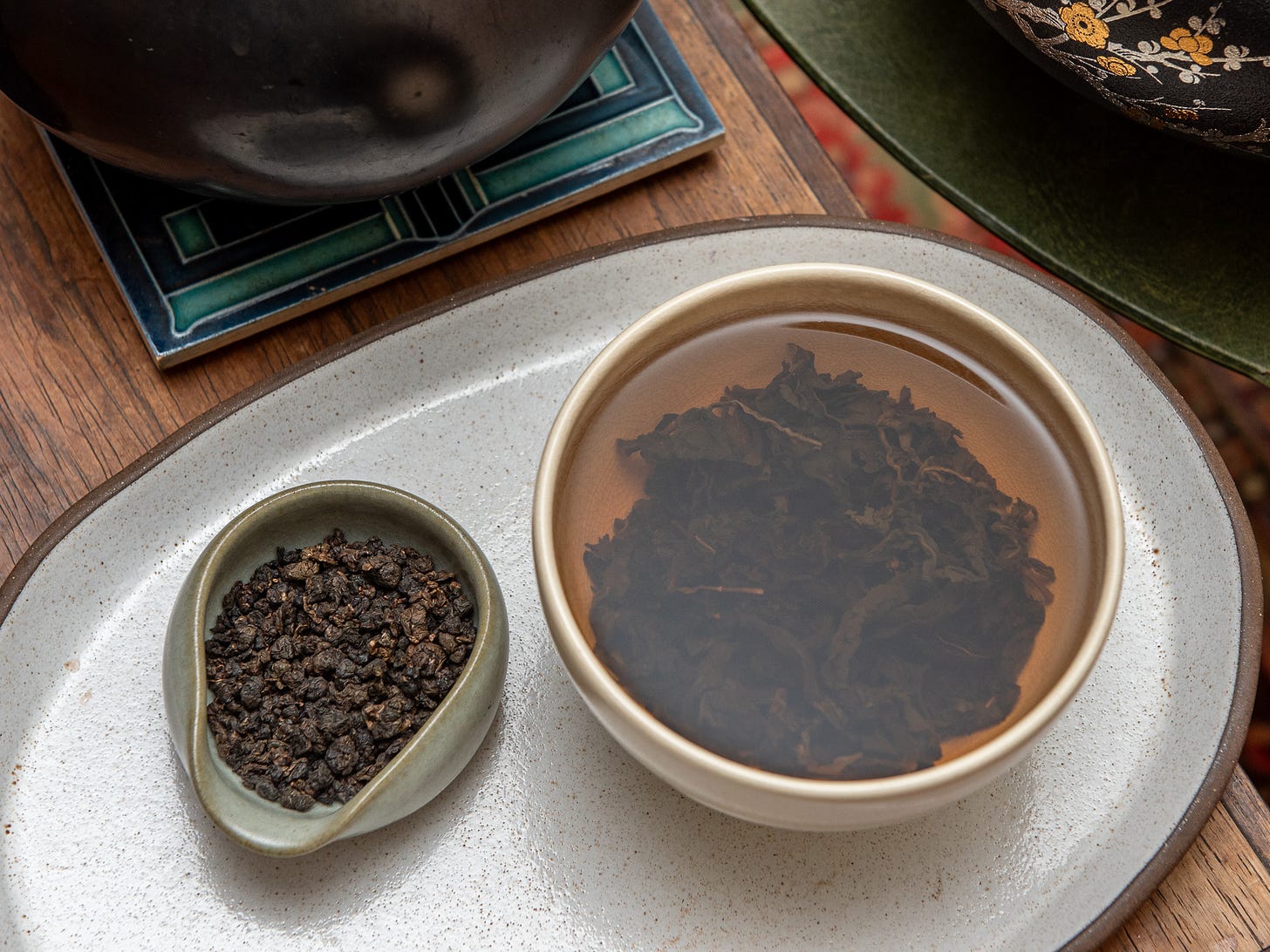 ID: Charcoal roasted high mountain oolong tea, dry and brewed