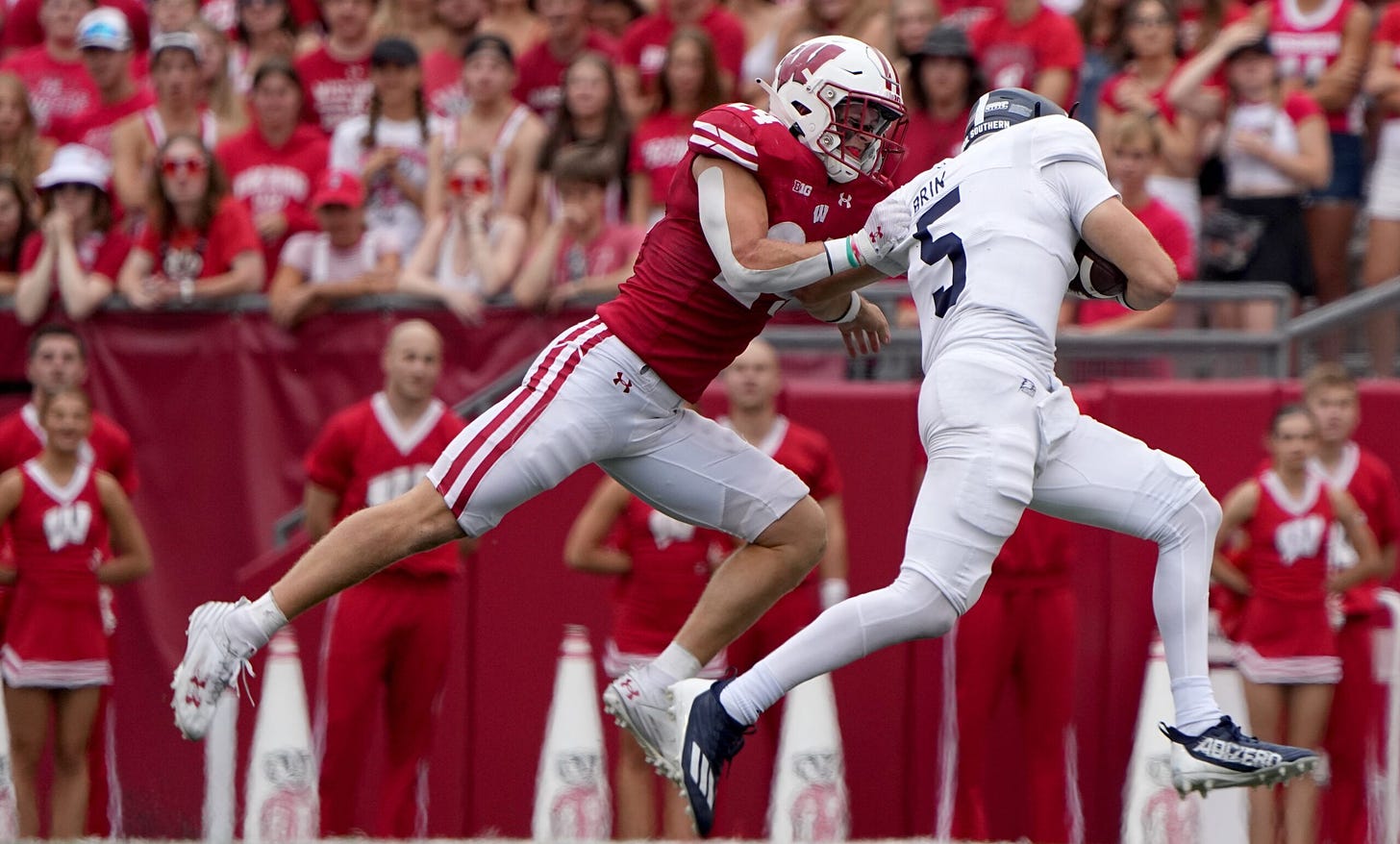 Wisconsin football; Badgers safety Hunter Wohler