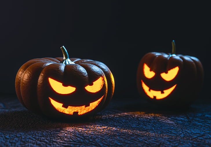 Royalty-Free photo: Two Jack-o'-lanterns | PickPik