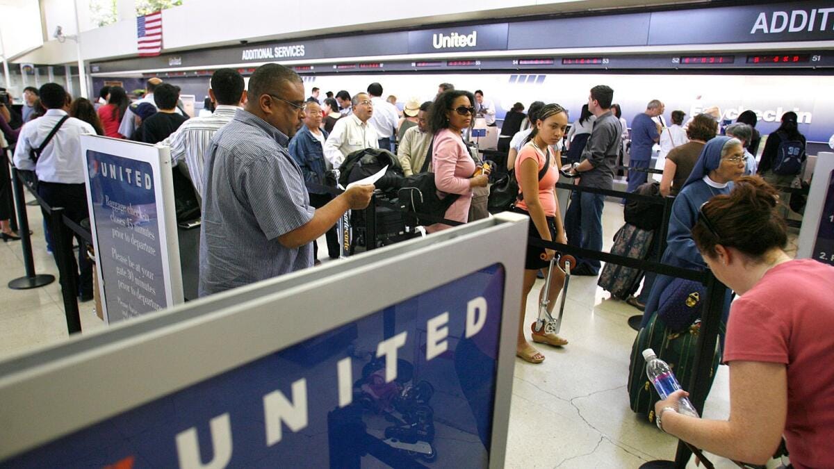 United Airlines tests new boarding process at Los Angeles International  Airport - Los Angeles Times