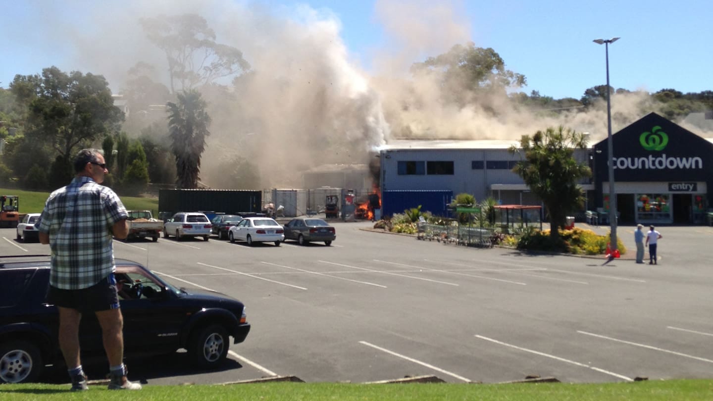 Large blaze breaks out at Waiheke Island supermarket - NZ Herald