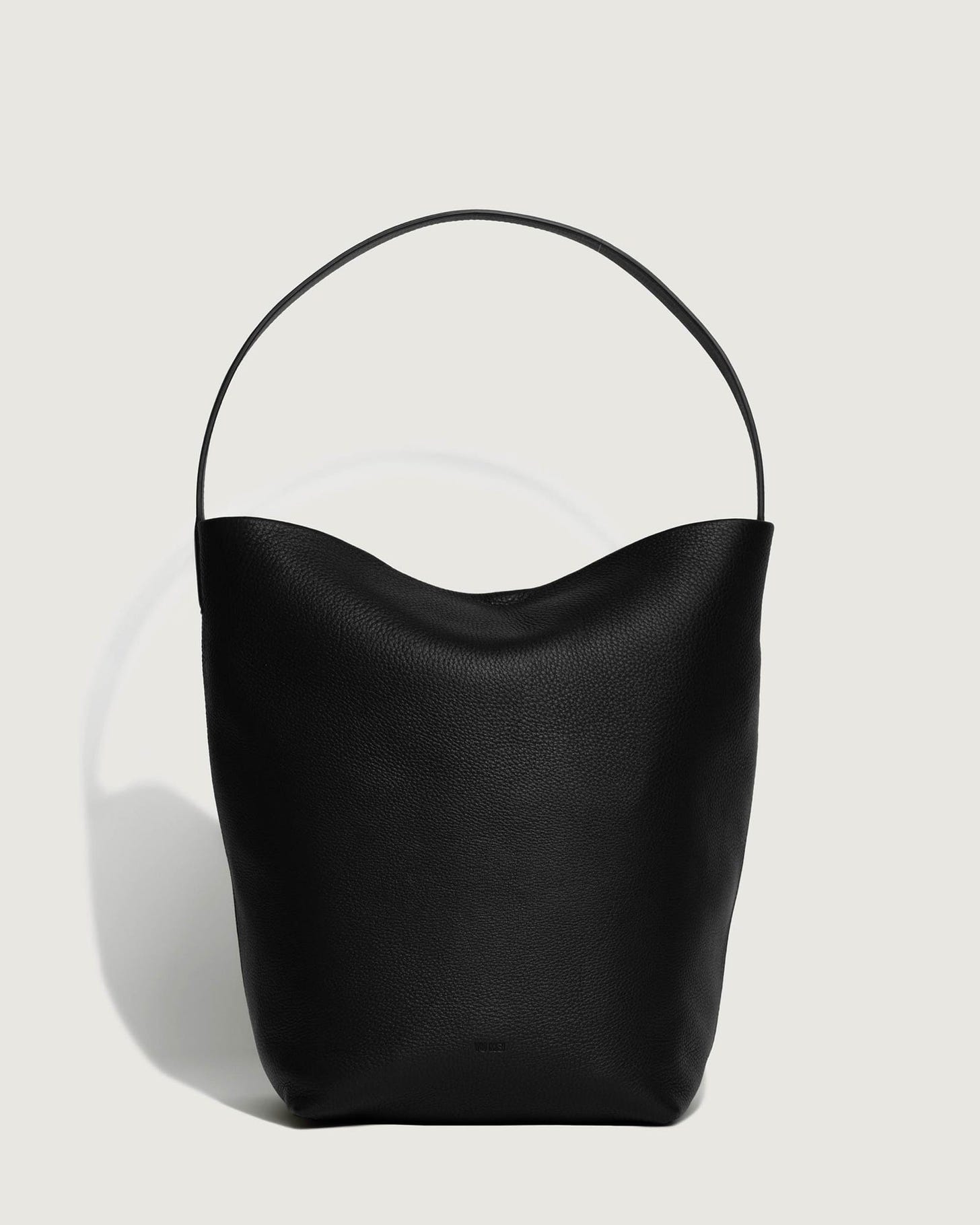 Tote front profile