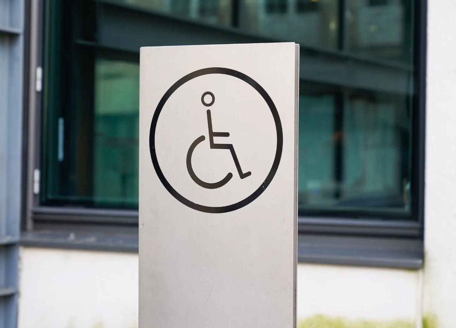 Upright sign with wheelchair symbol