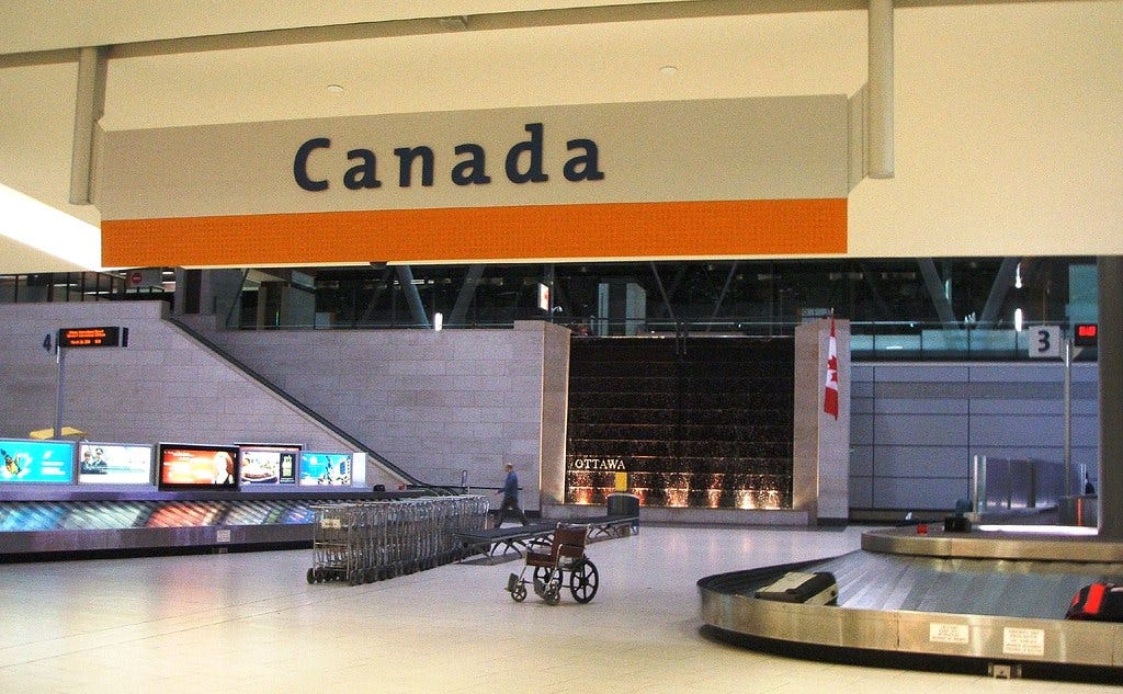 Domestic Arrival @ YOW Ottawa Airport | 300V | (^_~) [MARK'N MARKUS] (~_^)  | Flickr