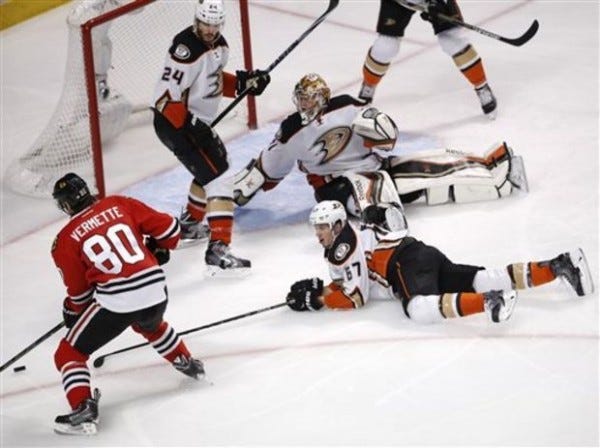 anaheim ducks beat blackhawks 2015 stanley cup playoffs