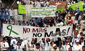 Colombians united to protest at the continued fighting on 24/10/1999