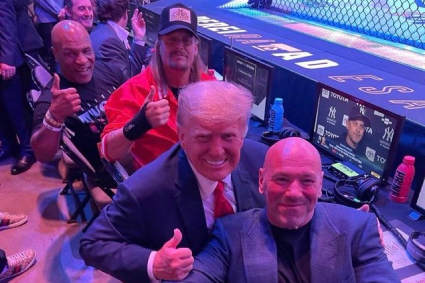 UFC: UFC 287: Donald Trump pays Kid Rock a lost bet of the Adesanya vs  Pereira fight | Marca