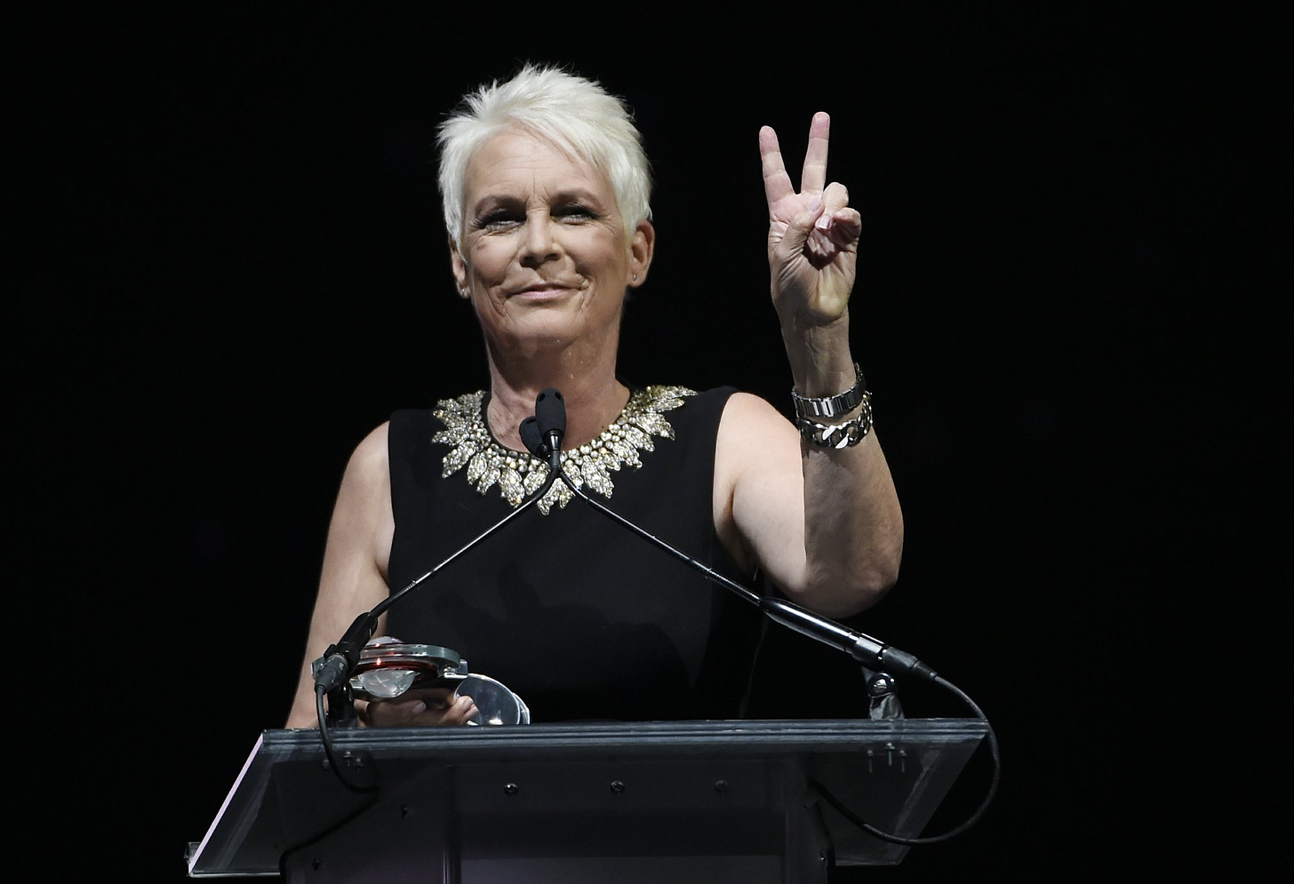 Jamie Lee Curtis takes on Joe Biden Anita Hill apology at CinemaCon.