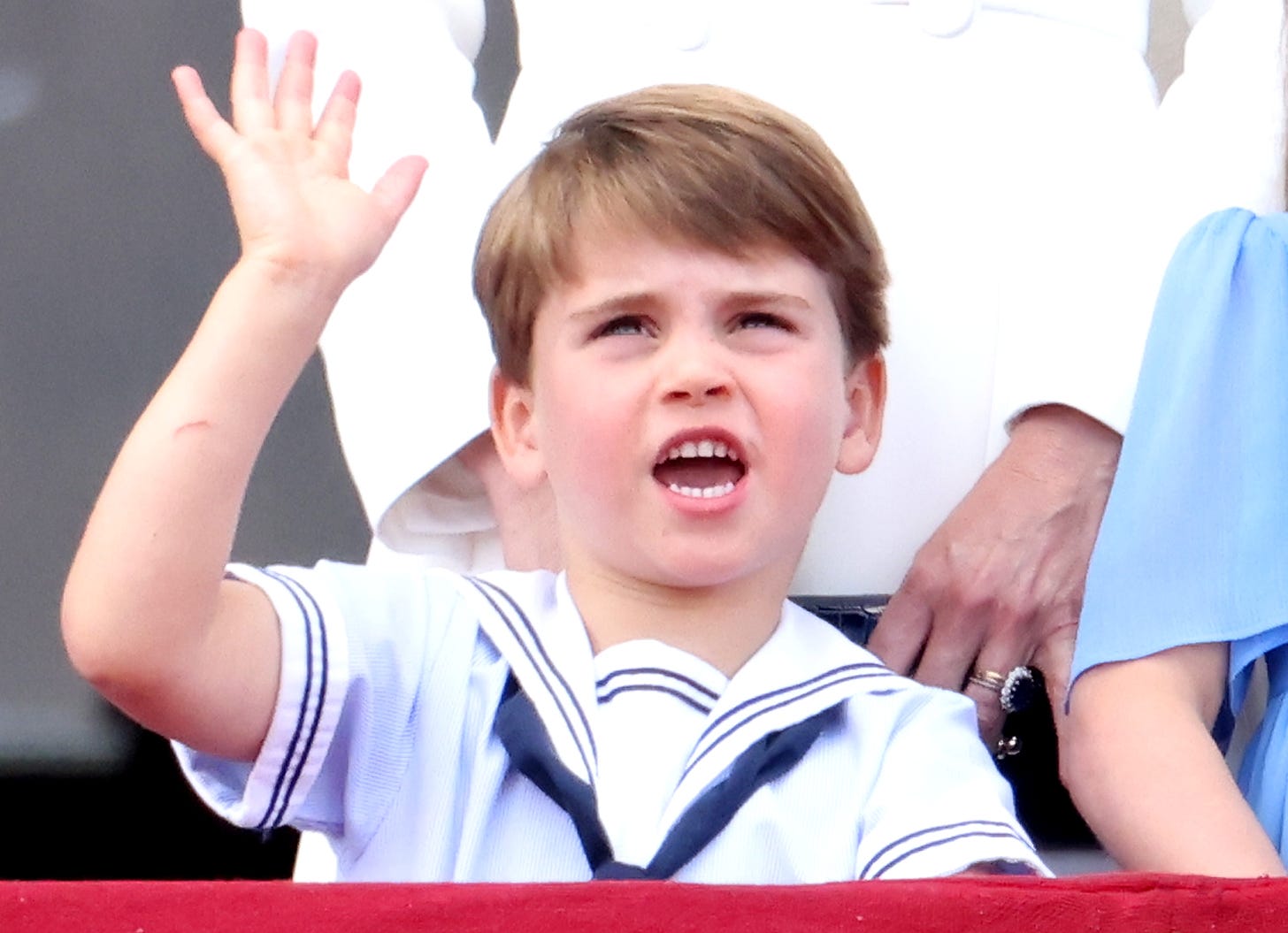 Prince Louis waving from the balcony