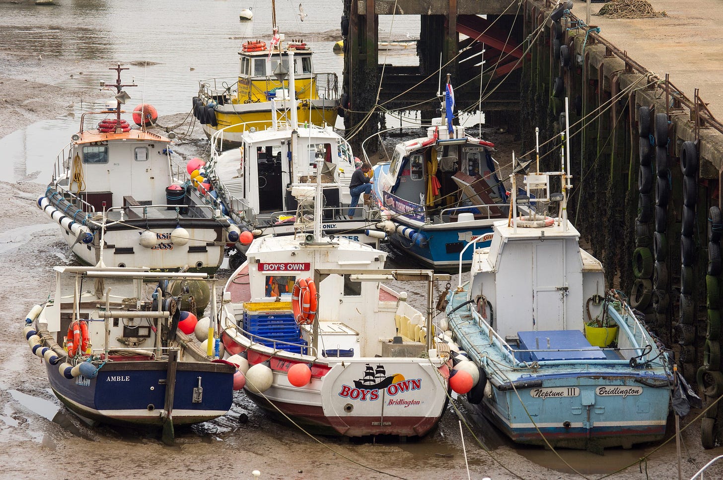 Bridlington,,East,Yorkshire,,Uk,08/21/2014,Group,Of,Fishing,Boats,Waiting