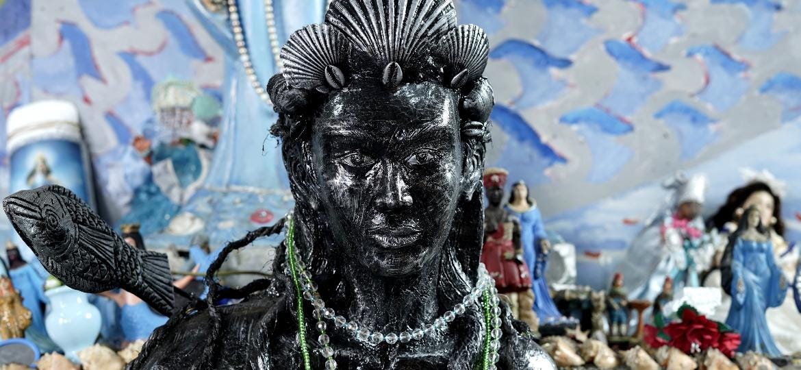 Primeira escultura de Iemanjá negra da Colônia dos Pescadores do Rio Vermelho, em Salvador, onde festa do orixá começou - Cristian Carvalho/Divulgação
