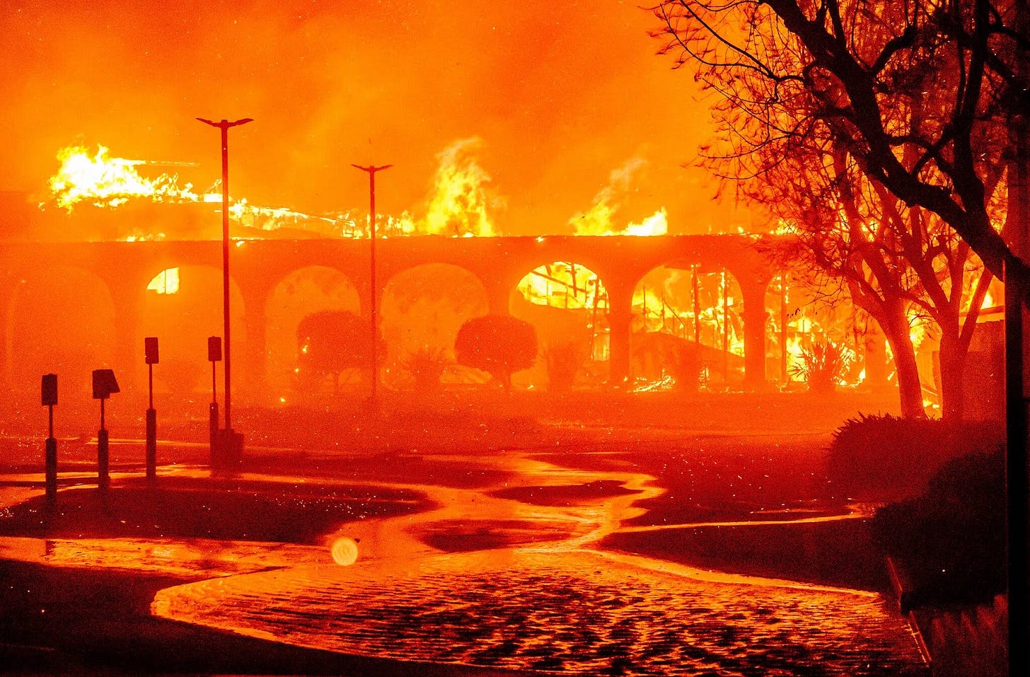 Local Landmarks Engulfed by the California Wildfires: A List - The New York Times