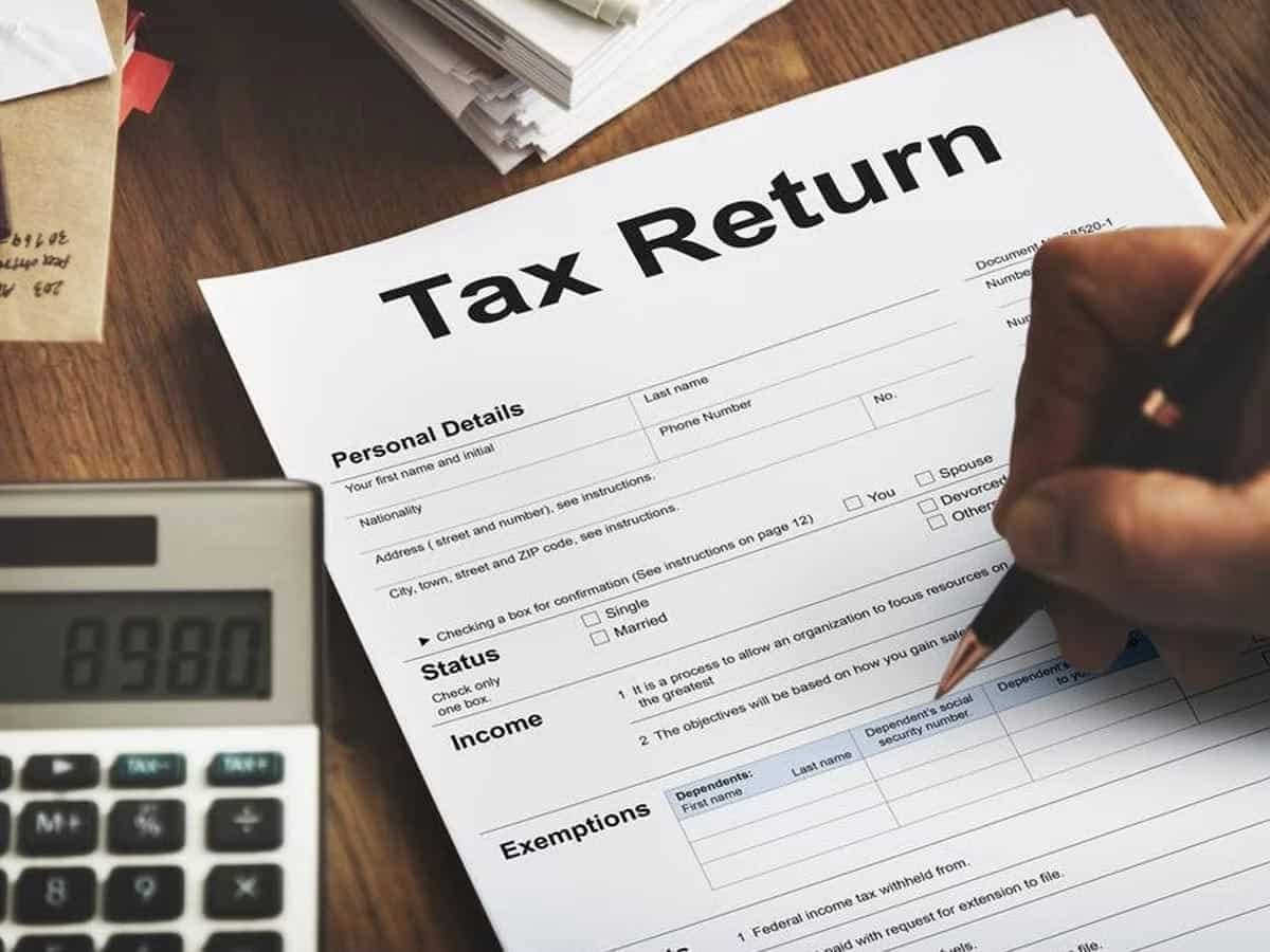ITR Filing Trend Report: 85% taxpayers opted for old tax regime and other  key details | Zee Business