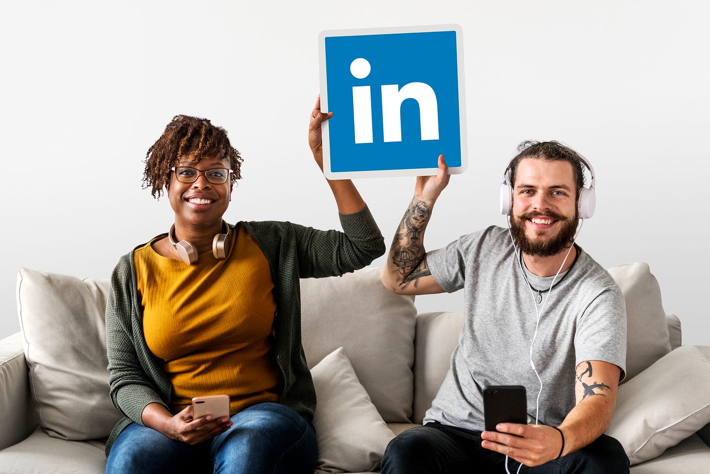 <a href="https://www.freepik.com/free-photo/people-holding-linkedin-logo_3539841.htm#query=LinkedIn%20Creators&position=0&from_view=search&track=ais">Image by rawpixel.com</a> on Freepik
