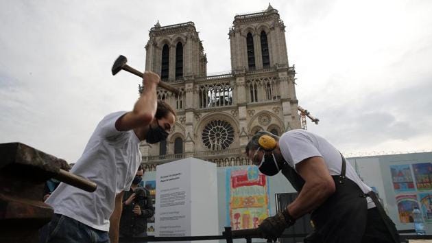 Carpenters use medieval techniques to put up structure in Notre Dame, wow  people | Trending - Hindustan Times