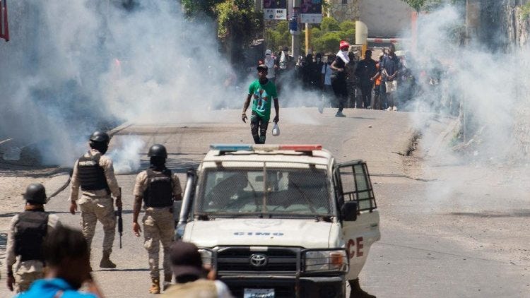 Armed gangs in Haiti free 500 inmates after storming a town - Vatican News