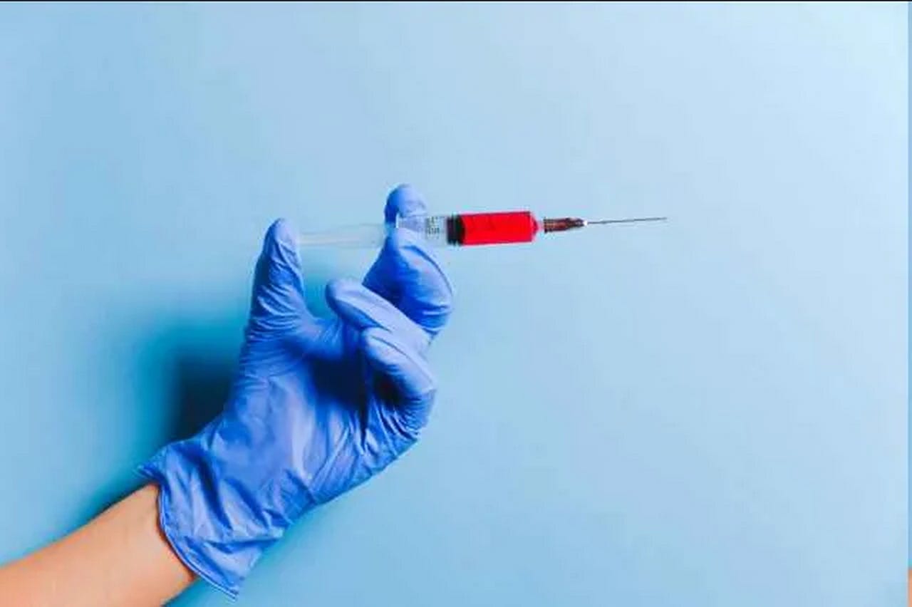 11.000 Πολιτικοί Και Οι Εκλεκτοί της Ελιτ Έλαβαν ΑΠΑΛΛΑΓΗ Για Τον Εμβολιασμό Κατά Του Covid: “Αυτό Είναι Σοκαριστικό”
