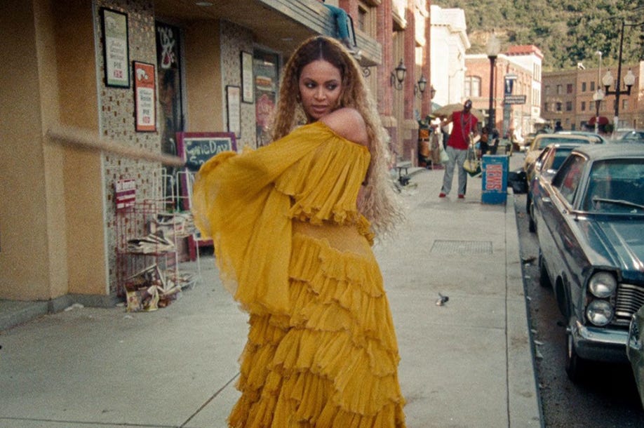 Beyoncé LEMONADE || Ecco cosa indossa nel video di Hold Up (e le alternative economiche!) - Iris Tinunin - Content Creator, Consulente di Immagine Beyoncé LEMONADE || Ecco cosa indossa nel video di Hold Up (e le alternative economiche!) - Iris Tinunin - Content Creator, Consulente di Immagine