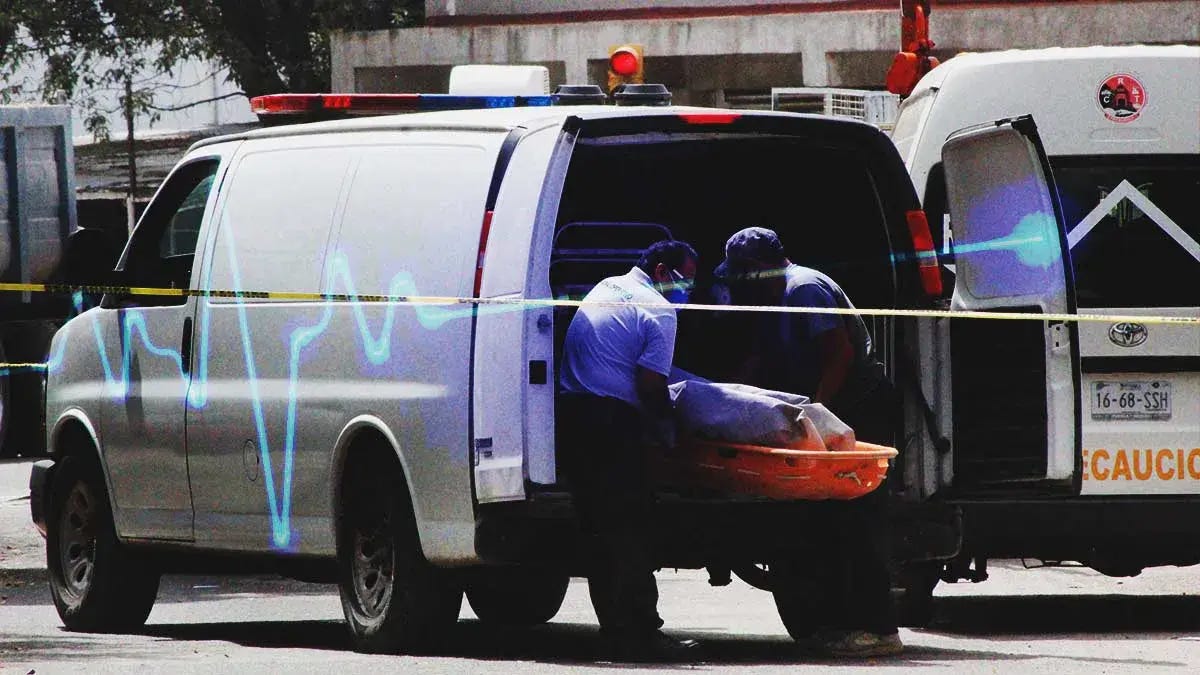 Adulto mayor murió por infarto dentro de su auto en Xochimehuacan, Puebla