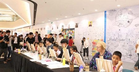 Des écoliers laotiens lors du concours organisé par l'UNICEF Des écoliers laotiens lors du concours organisé par l'UNICEF