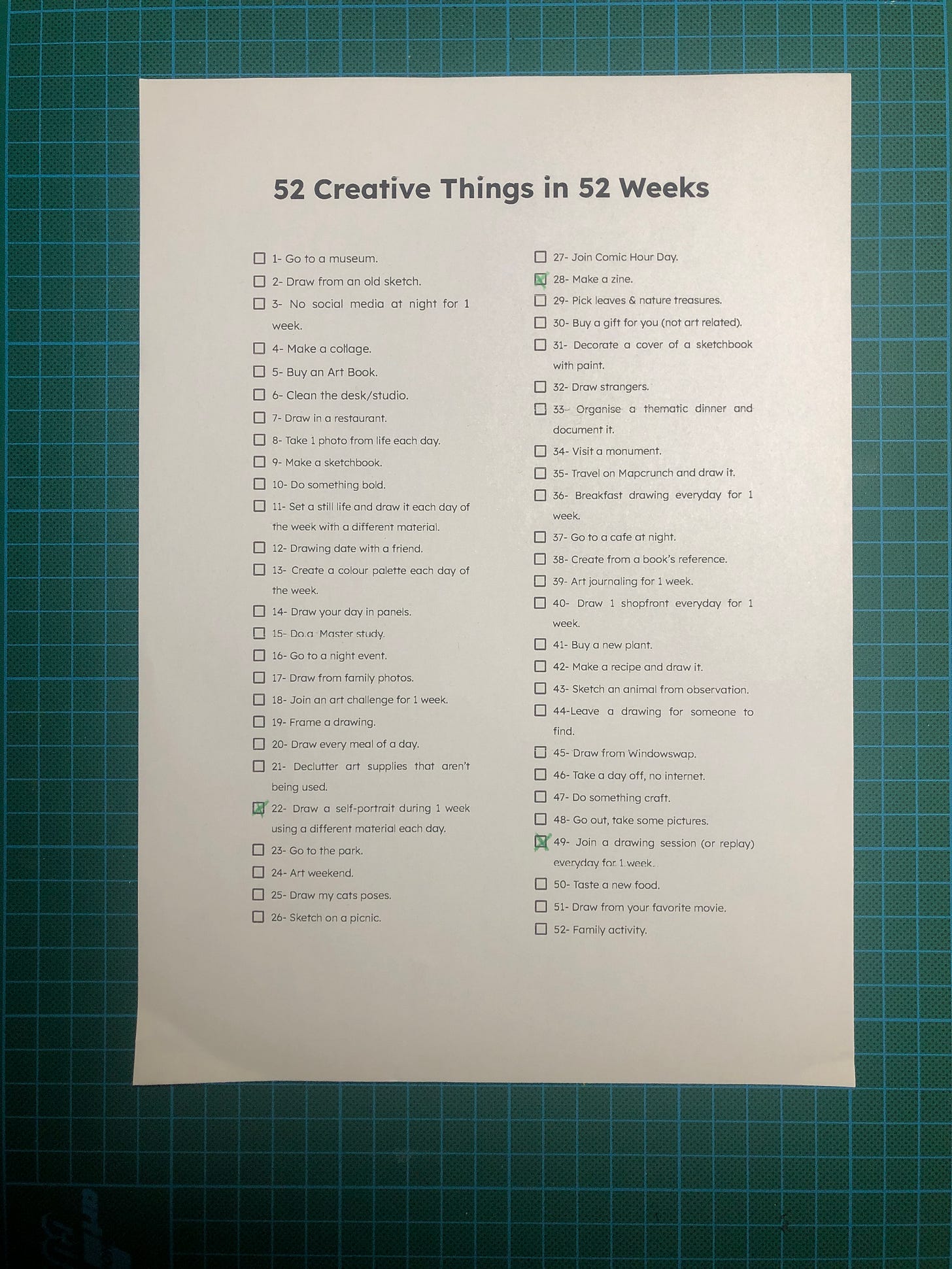 Liste des 52 activités proposées dans le challenge de Teresa. Cette semaine j'ai coché la case 28 - Make a zine.