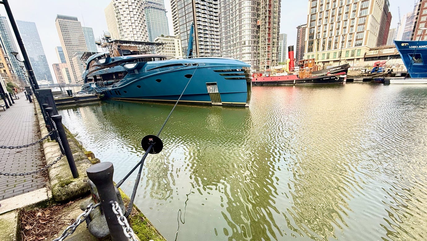 A boat docked in a harbor

Description automatically generated