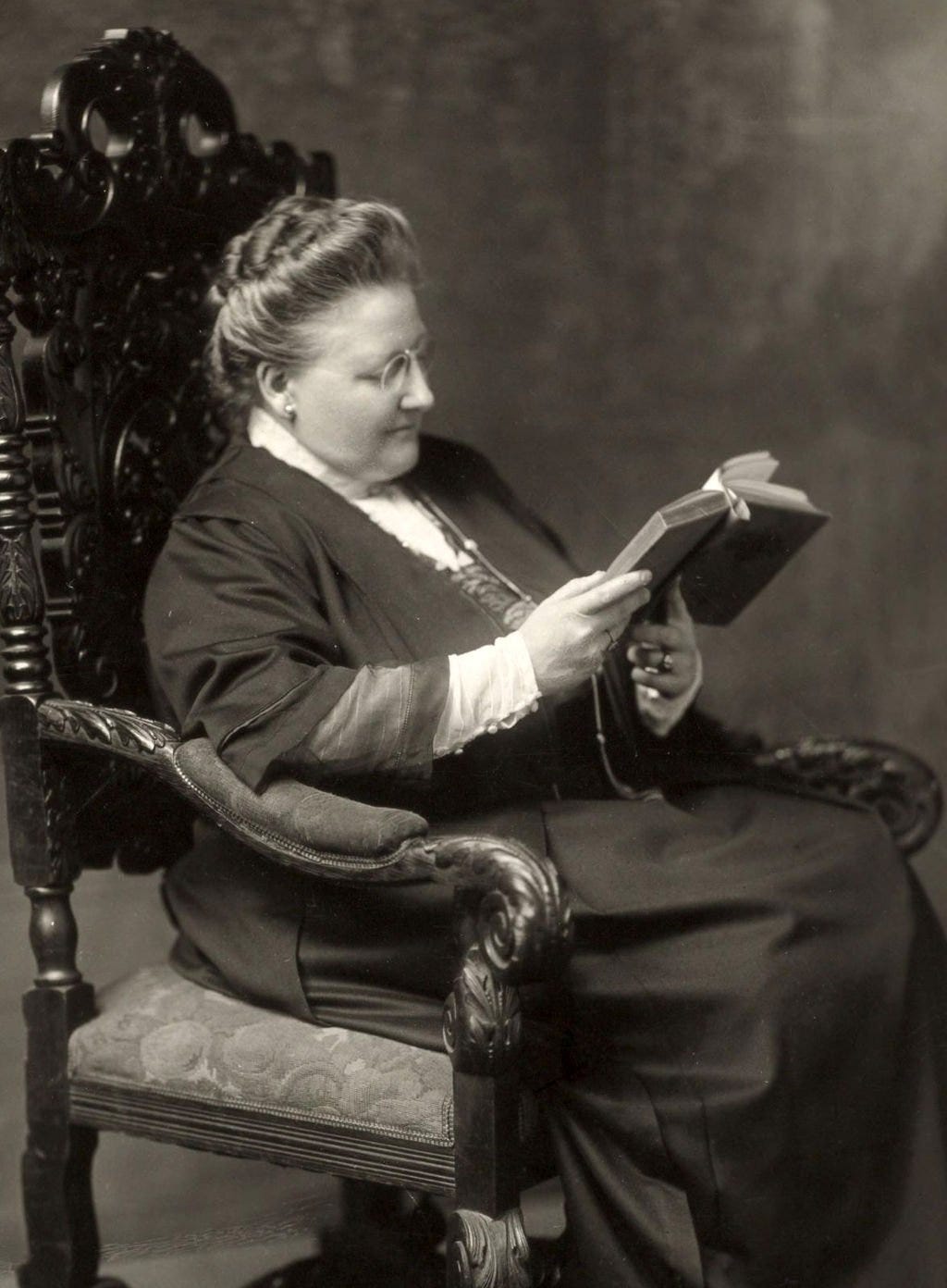 Tributes to Amy Lowell — ARROWSMITH