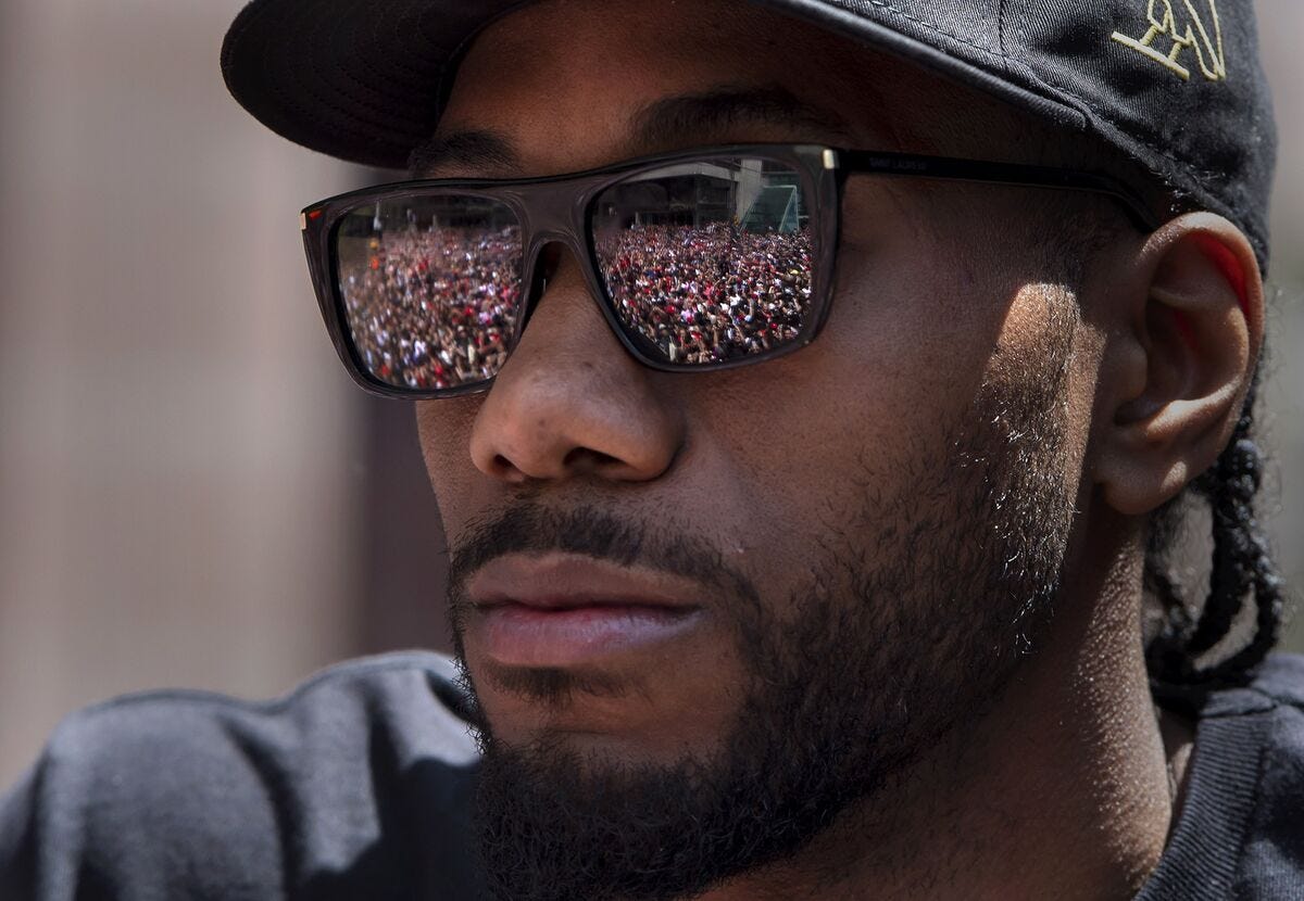 Leonard Quiet on Future as Raptors Celebrate With Parade - Bloomberg