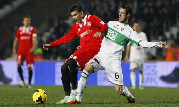 sevilla beats elche la liga soccer 2015