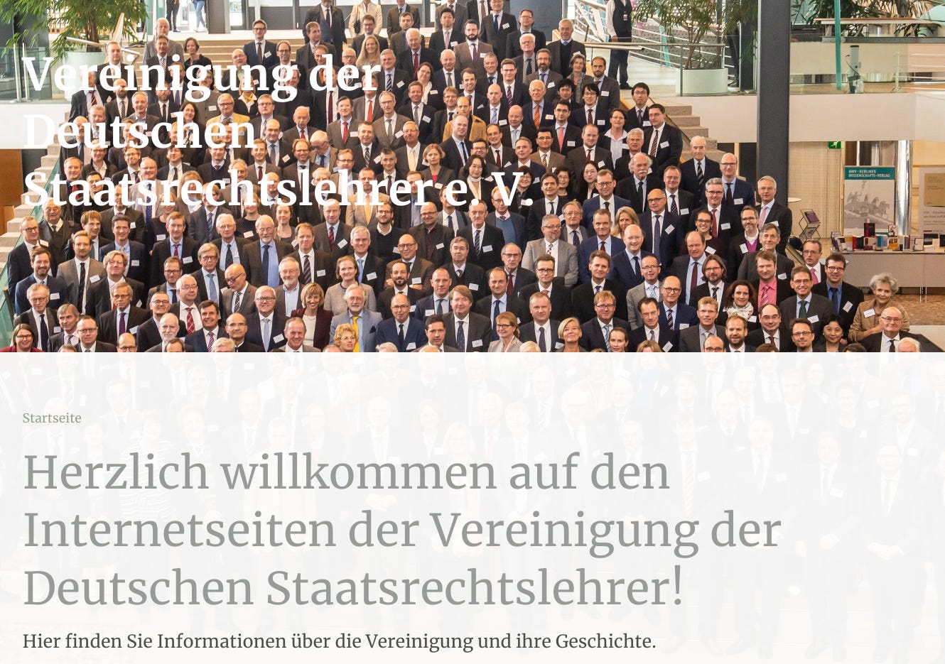 Aller schizophrener Aktionismus seit Corinna hat ein Gesicht Die