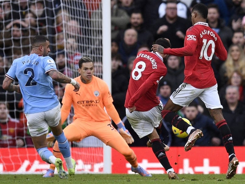 Twitter Fumes Over Bruno Fernandes' Controversial Goal In Manchester Derby.  Watch | Football News