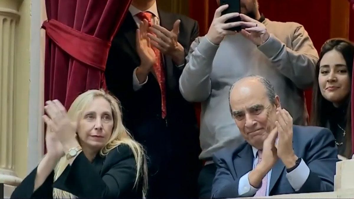 Guillermo Francos, junto a Karina Milei. El miércoles deberá exponer por primera vez en el Senado como jefe de Gabinete (Foto: archivo).