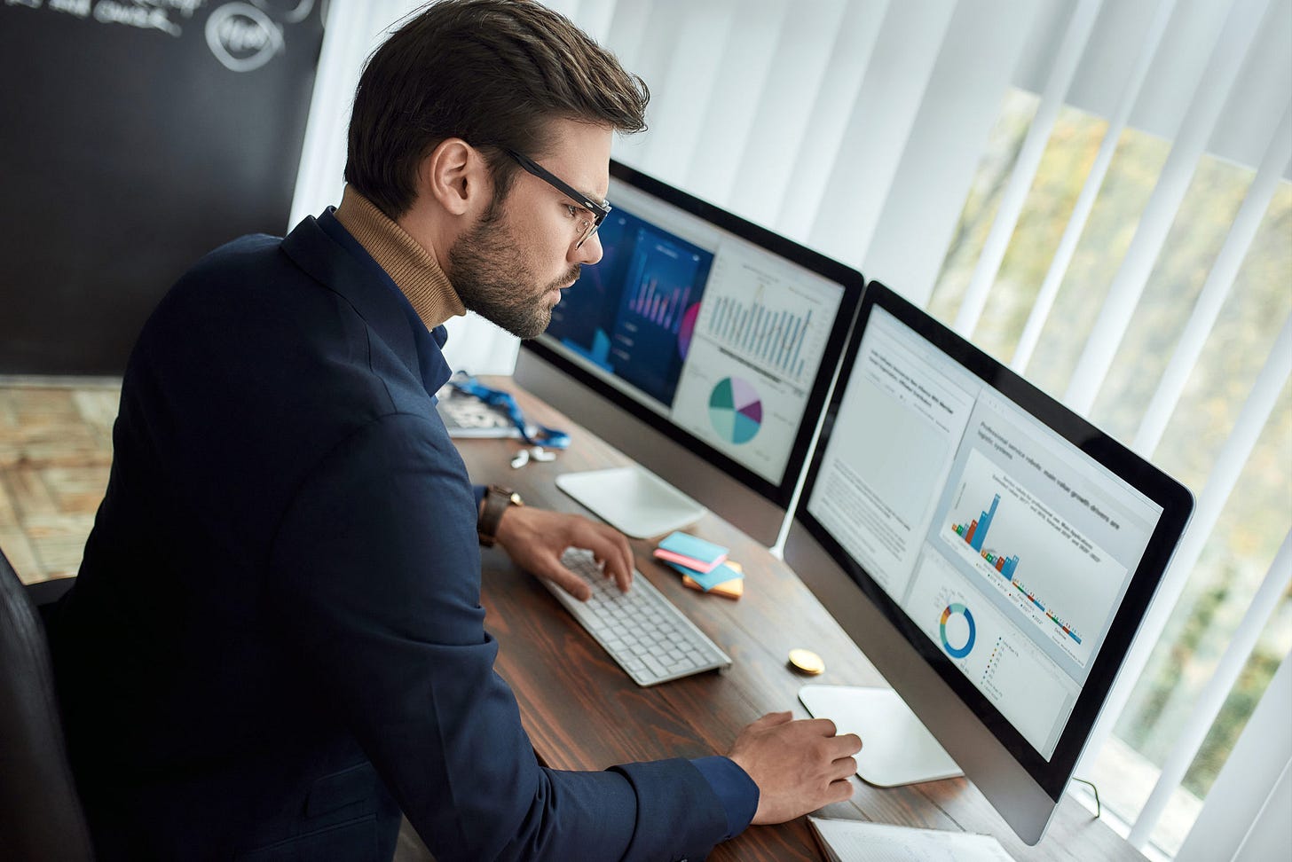 Does a Dual-Monitor Setup Improve Productivity? | Cloudavize