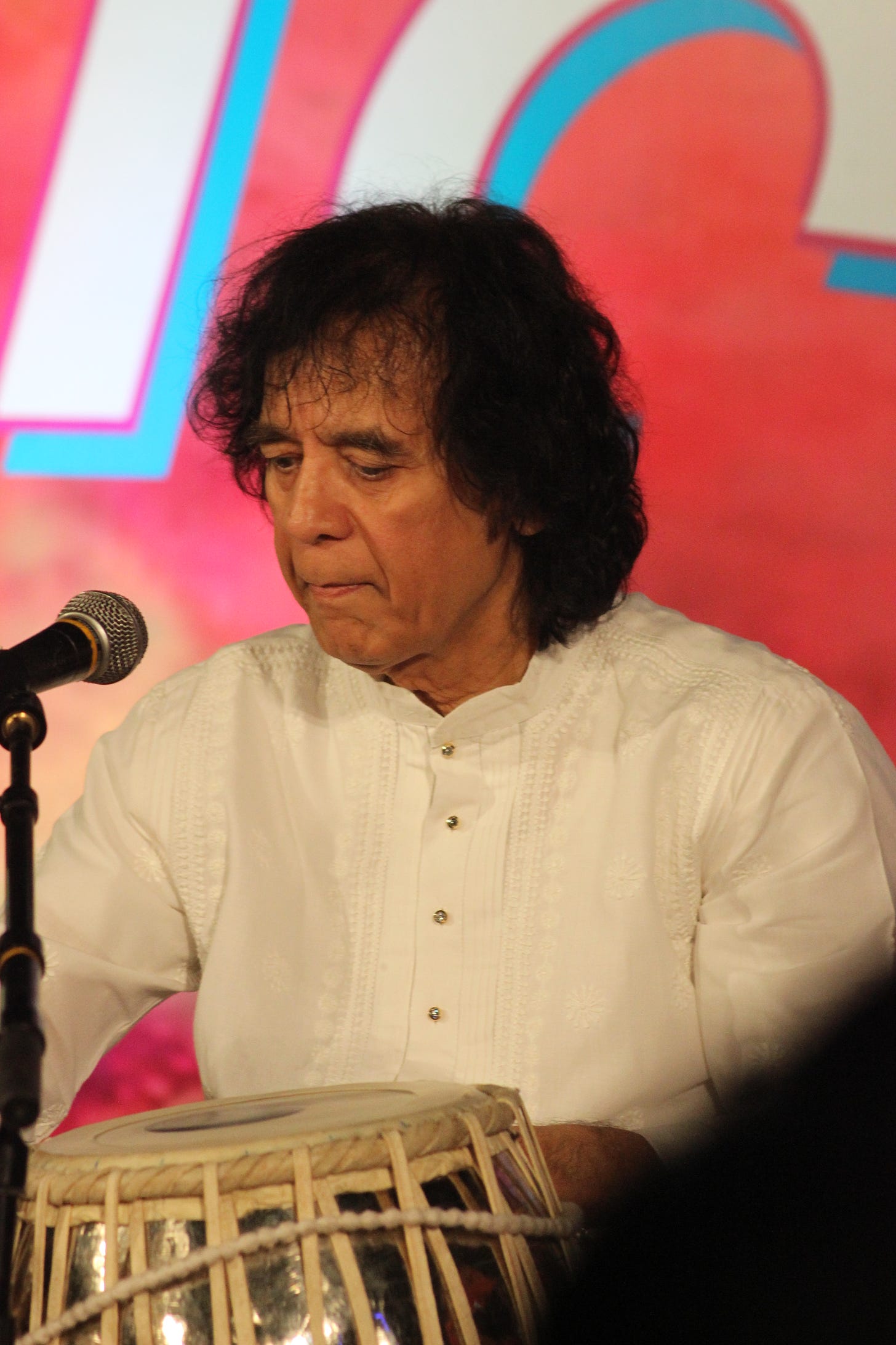 File:Ustad Zakir Hussain Performing Tabala at Bharat Bhavan Bhopal ...