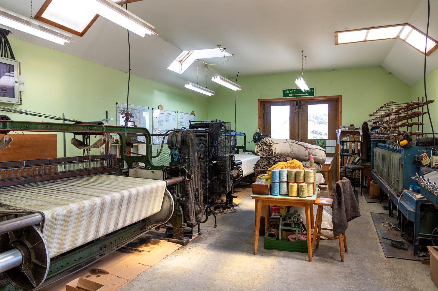 Inside Ardalanish weaving shed © Felicity Martin